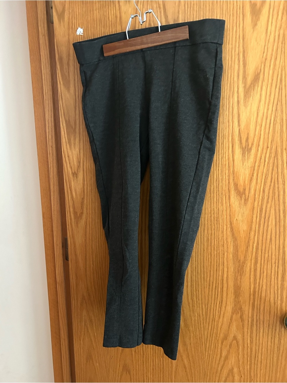 Charcoal Gray Anne Klein dress pants trousers. Size medium. Viscose nylon